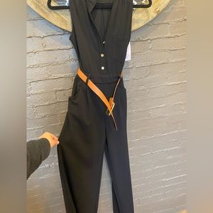 NWT 🔥 Black full length button Jumpsuit with belt, side zipper and POCKETS! 🥹